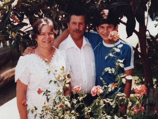 Dr. Saúl Jiménez-Sandoval with his parents Tila Sandoval and Alfonso Jiménez.