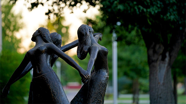 The three graces statue on the Fresno State campus.
