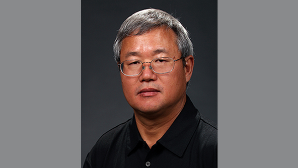 Dr. Sanliang Gu, viticulture and enology faculty and Ricchiuti Chair of Viticulture Research