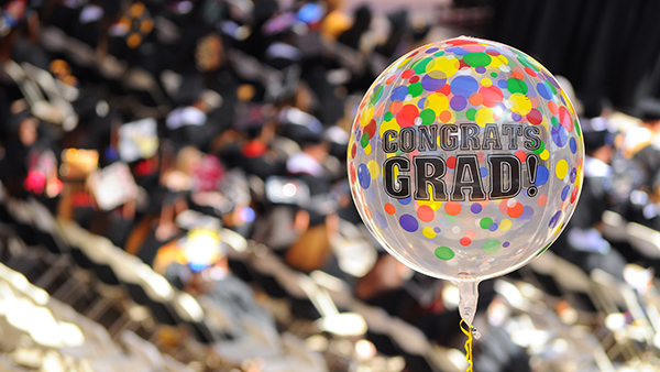 Balloon that reads Congrat's Grad!