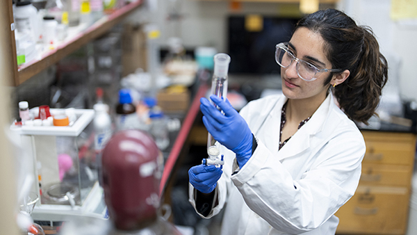 Junior biochemistry major Gurmannat Chalotra works in a lab.